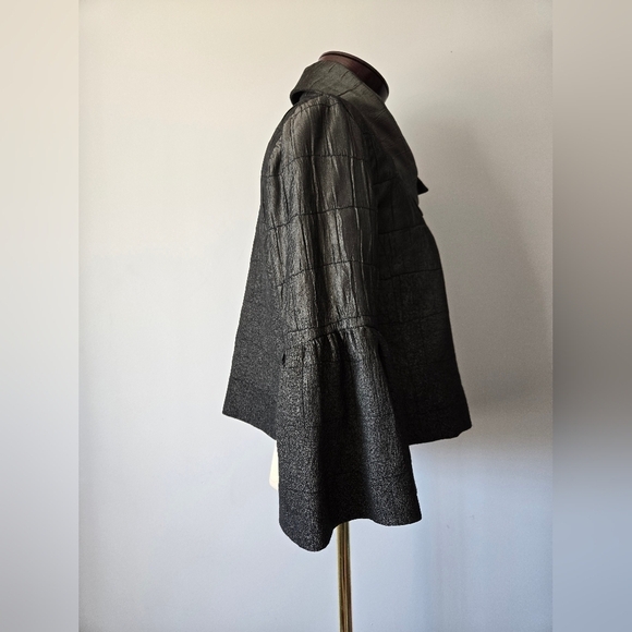 Jaqueline Conoir- Gray Textured Crop Jacket With Bwll Sleeves. Size 2 - Picture 5 of 13